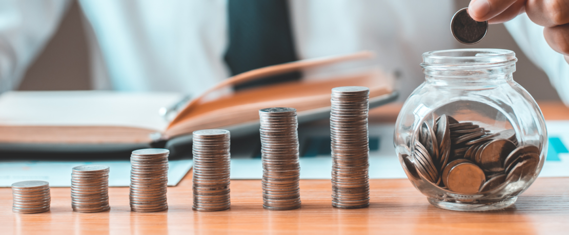 10 skutecznych sposobów oszczędzania pieniędzy, które pomogą budować bezpieczną przyszłość finansową.