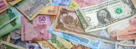 Transfer pieniędzy i przelewy walutowe: Jak obniżyć koszty przekazywania środków do kraju macierzystego?