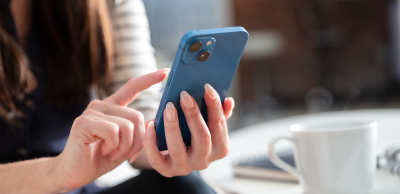 Ile trzeba pracować na iPhone’a w 2025 roku? Porównanie: Polska vs Niemcy, Holandia, Belgia